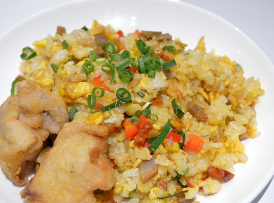 炒飯と唐揚げ