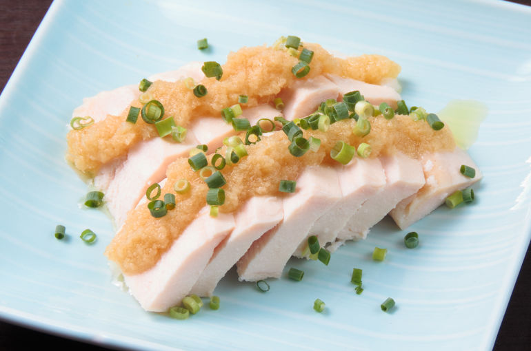 蒸し鶏の生姜ネギソースがけ