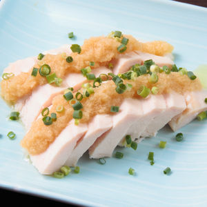 蒸し鶏の特製生姜ネギソース