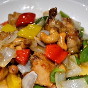 鶏肉とナッツの炒め